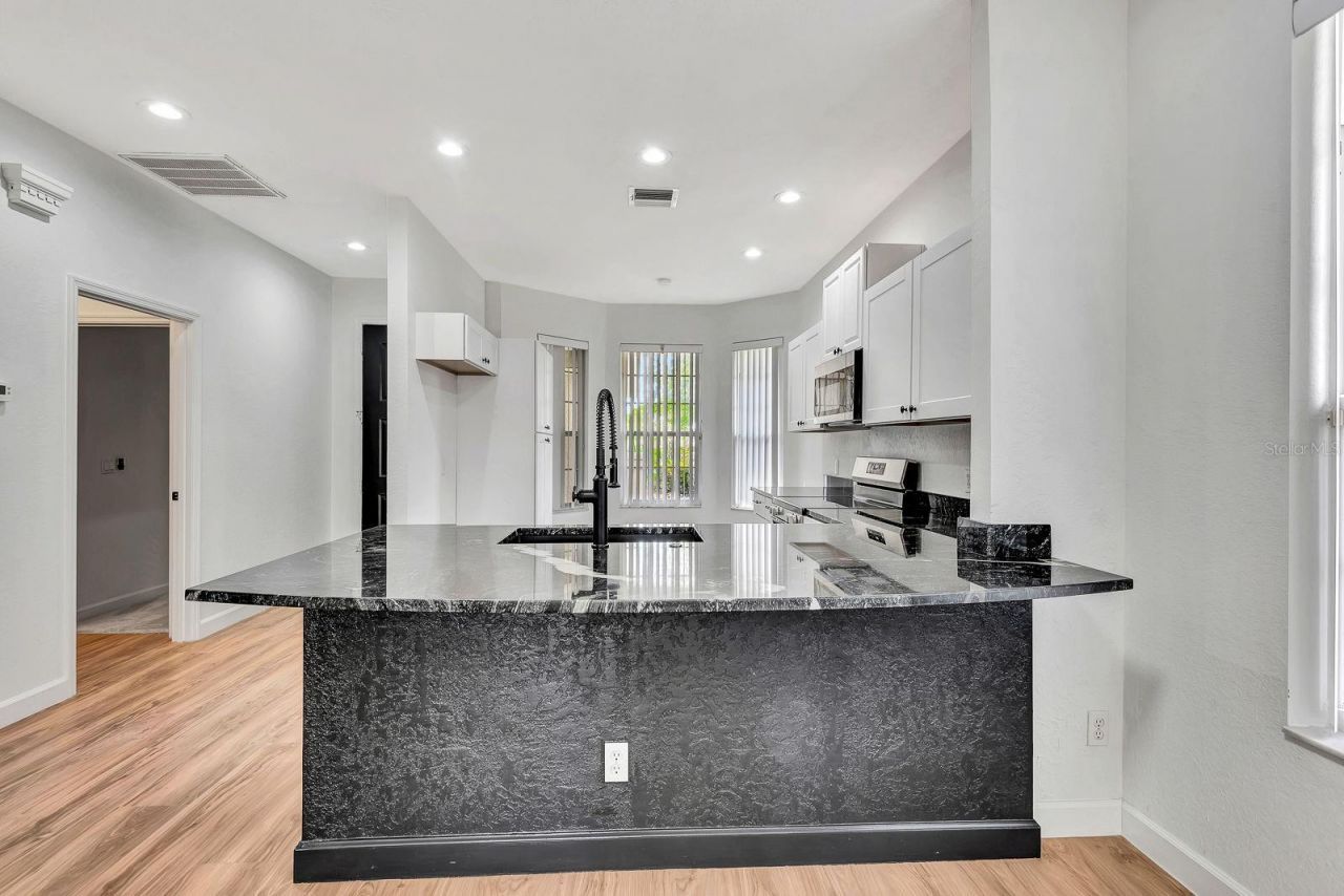 5035 Lakescene Place, Sarasota, FL 34243 Photo