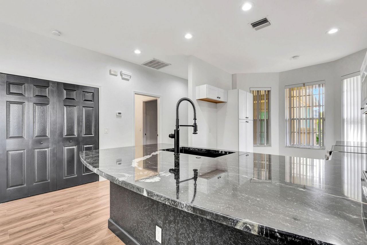 5035 Lakescene Place, Sarasota, FL 34243 Photo