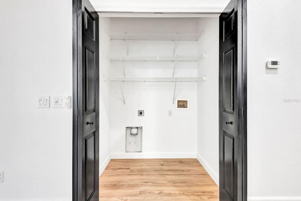 5035 Lakescene Place, Sarasota, FL 34243 Photo