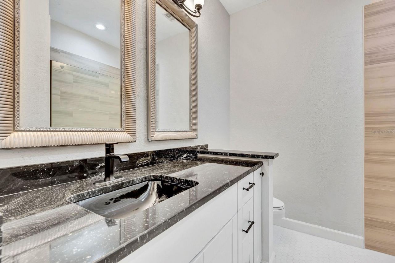 5035 Lakescene Place, Sarasota, FL 34243 Photo