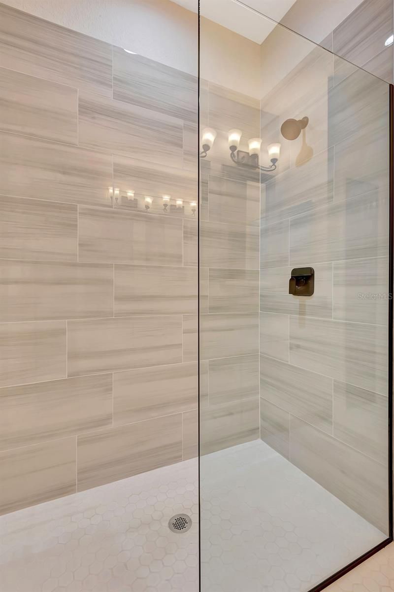 5035 Lakescene Place, Sarasota, FL 34243 Photo