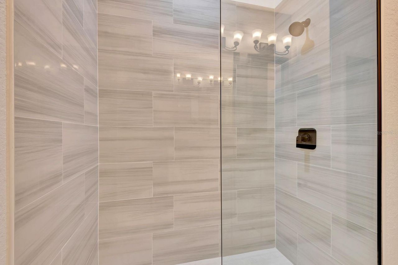 5035 Lakescene Place, Sarasota, FL 34243 Photo