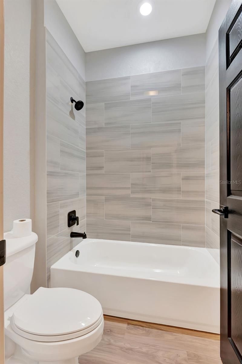 5035 Lakescene Place, Sarasota, FL 34243 Photo