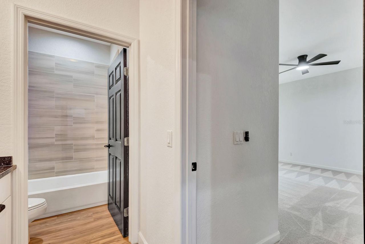 5035 Lakescene Place, Sarasota, FL 34243 Photo