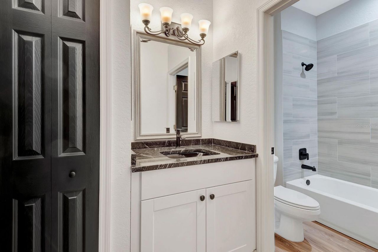 5035 Lakescene Place, Sarasota, FL 34243 Photo