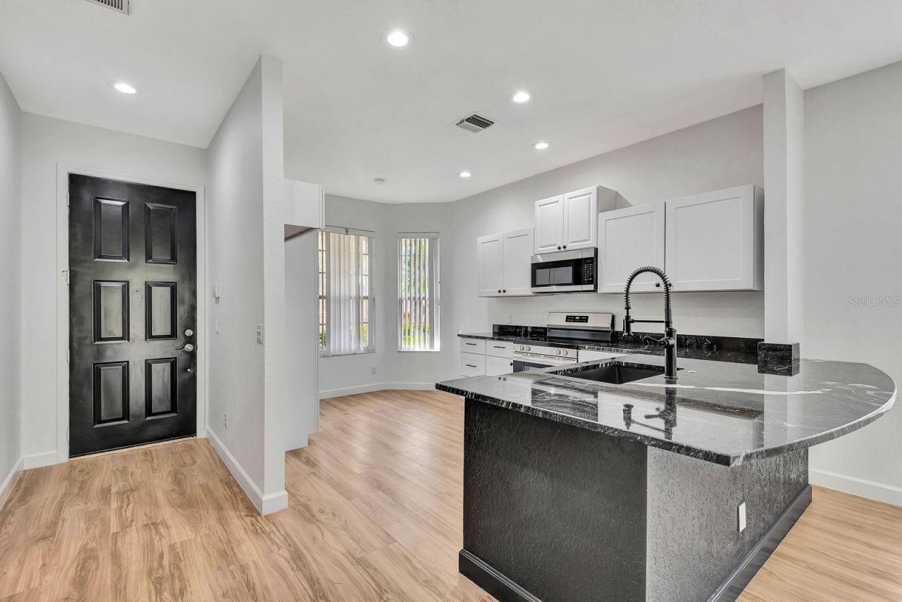 5035 Lakescene Place, Sarasota, FL 34243 Photo