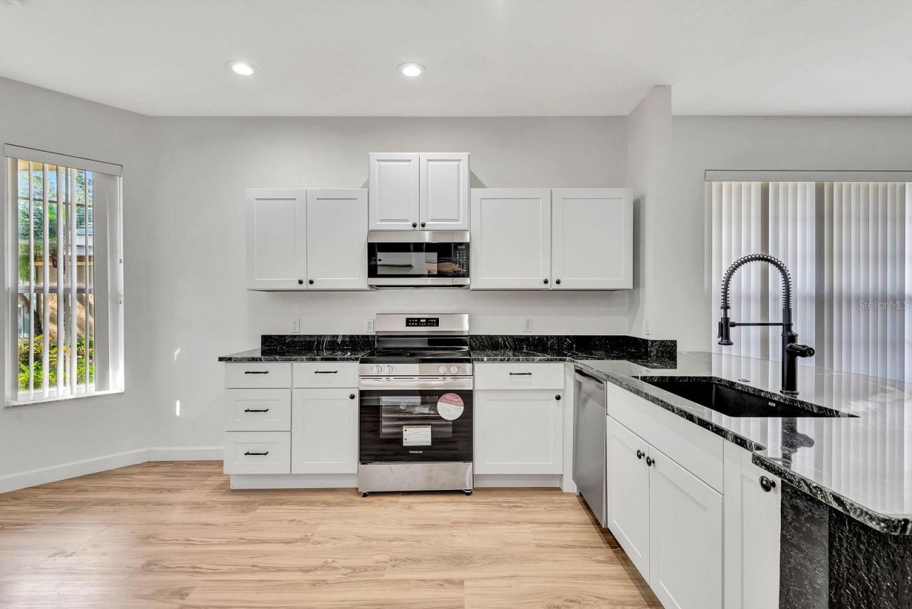 5035 Lakescene Place, Sarasota, FL 34243 Photo