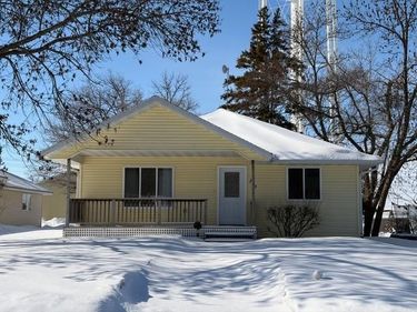 303 Main Avenue S, Roseau, MN 56751