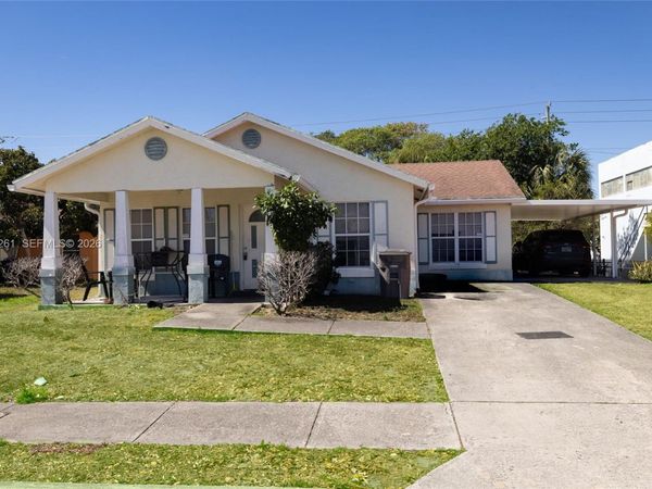 1107 Freshwater Lakes Dr , West Palm Beach, FL 33401