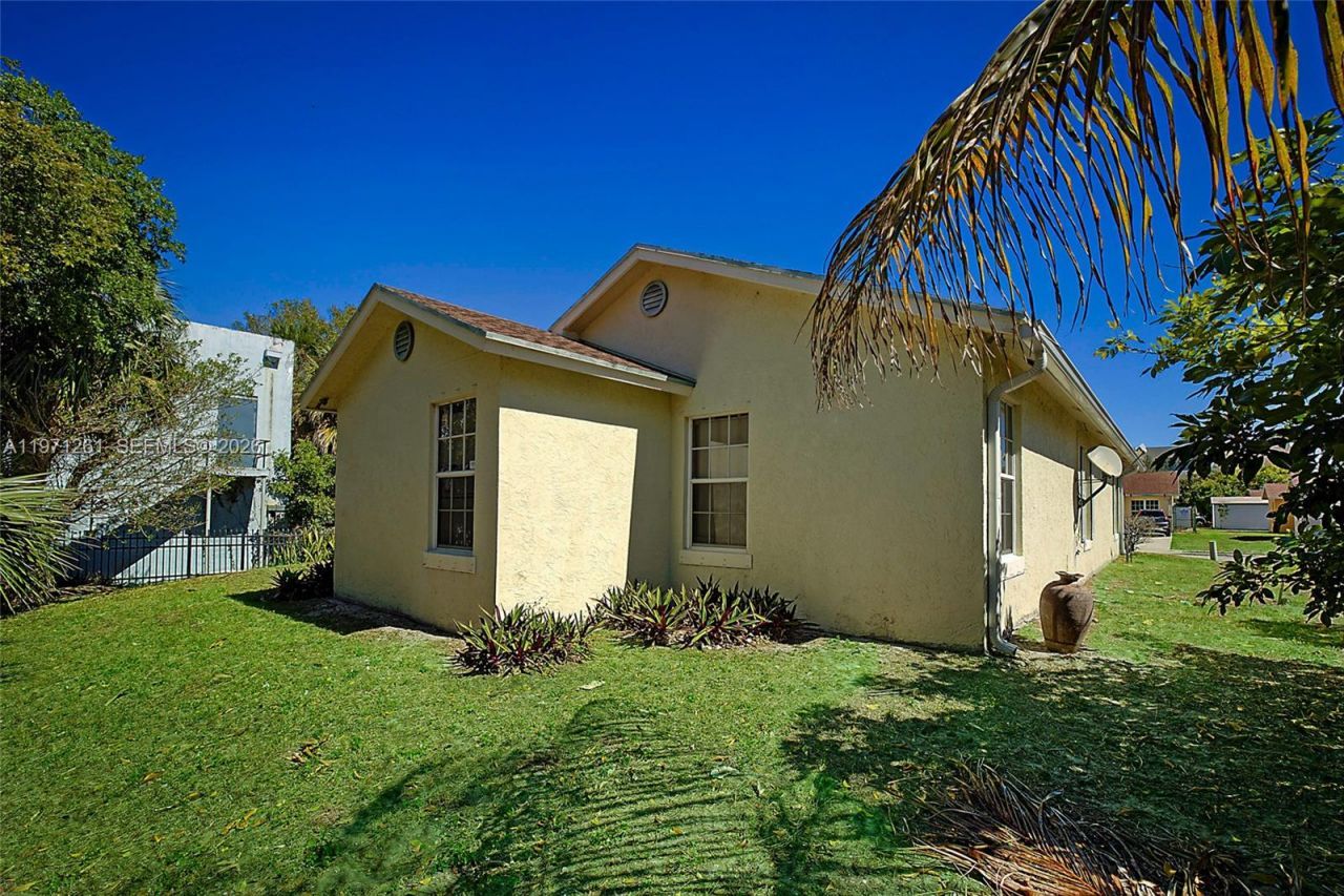1107 Freshwater Lakes Dr , West Palm Beach, FL 33401 Photo