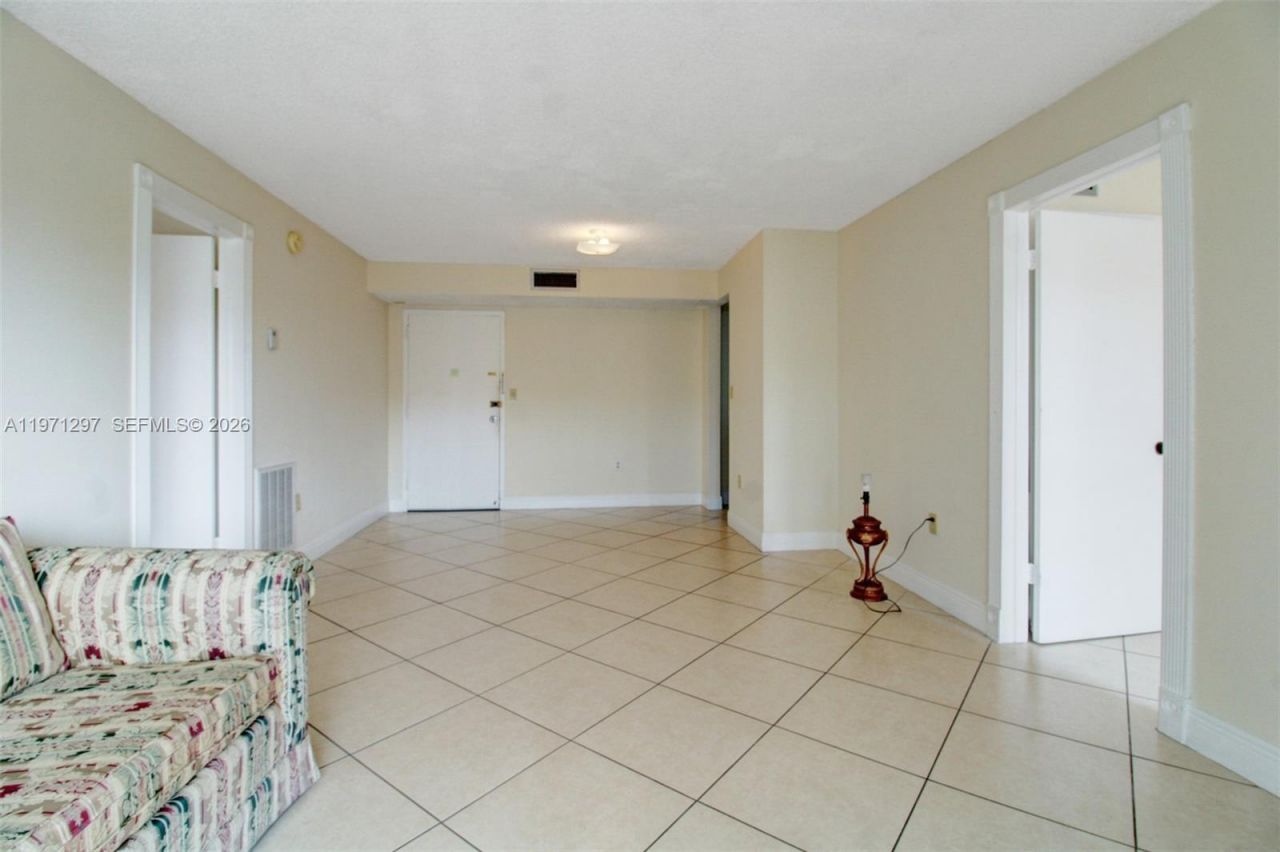 4717 NW 7th St , Unit 604-10, Miami, FL 33126 Photo