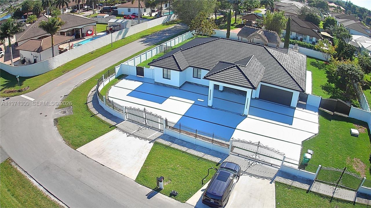 13430 SW 192nd St , Miami, FL 33177 Photo