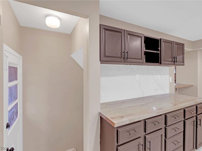 6377 Ledgebrook Drive, Brook Park, OH 44142 Photo 11