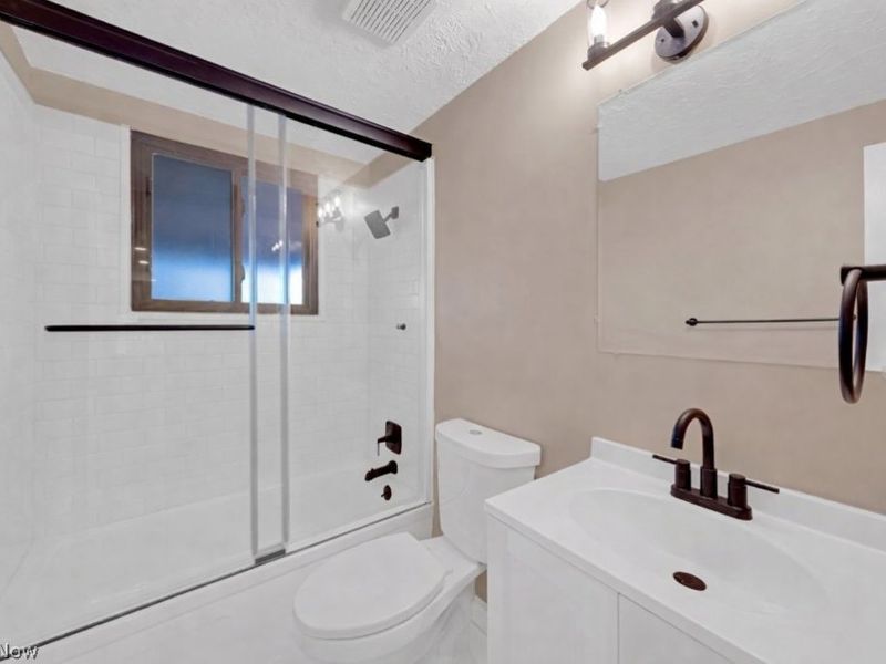 6377 Ledgebrook Drive, Brook Park, OH 44142 Photo 19