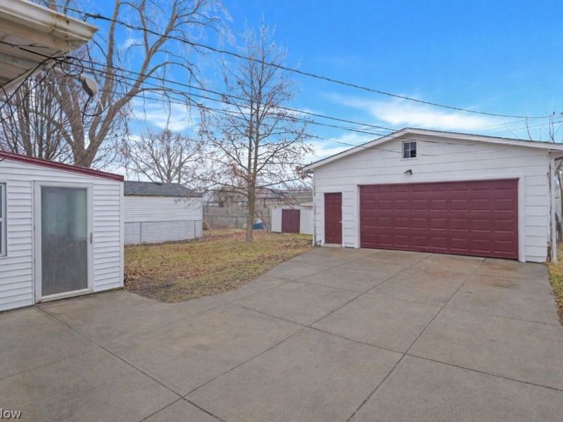 6377 Ledgebrook Drive, Brook Park, OH 44142 Photo 27