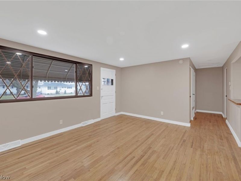 6377 Ledgebrook Drive, Brook Park, OH 44142 Photo 4