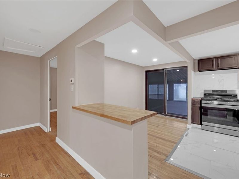 6377 Ledgebrook Drive, Brook Park, OH 44142 Photo 5