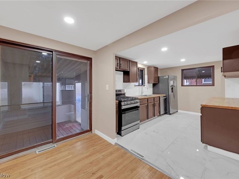 6377 Ledgebrook Drive, Brook Park, OH 44142 Photo 8