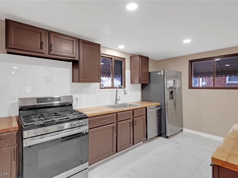 6377 Ledgebrook Drive, Brook Park, OH 44142 Photo 9