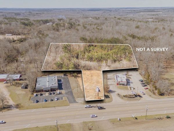 000 MULBERRY AVE, Selmer, TN 38375