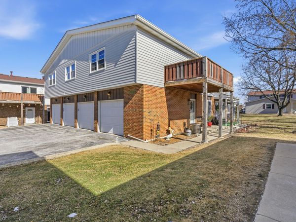 19511 116th Avenue, Unit D, Mokena, IL 60448