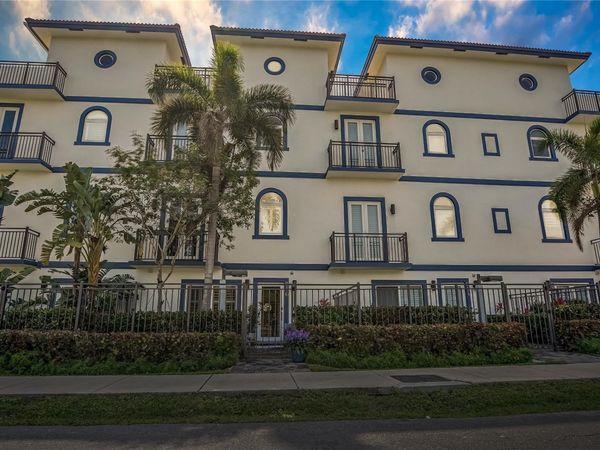 816 NE 7th St, Fort Lauderdale, FL 33004