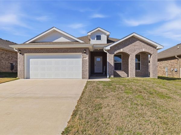 6011 Hoover Street , Bentonville, AR 72713