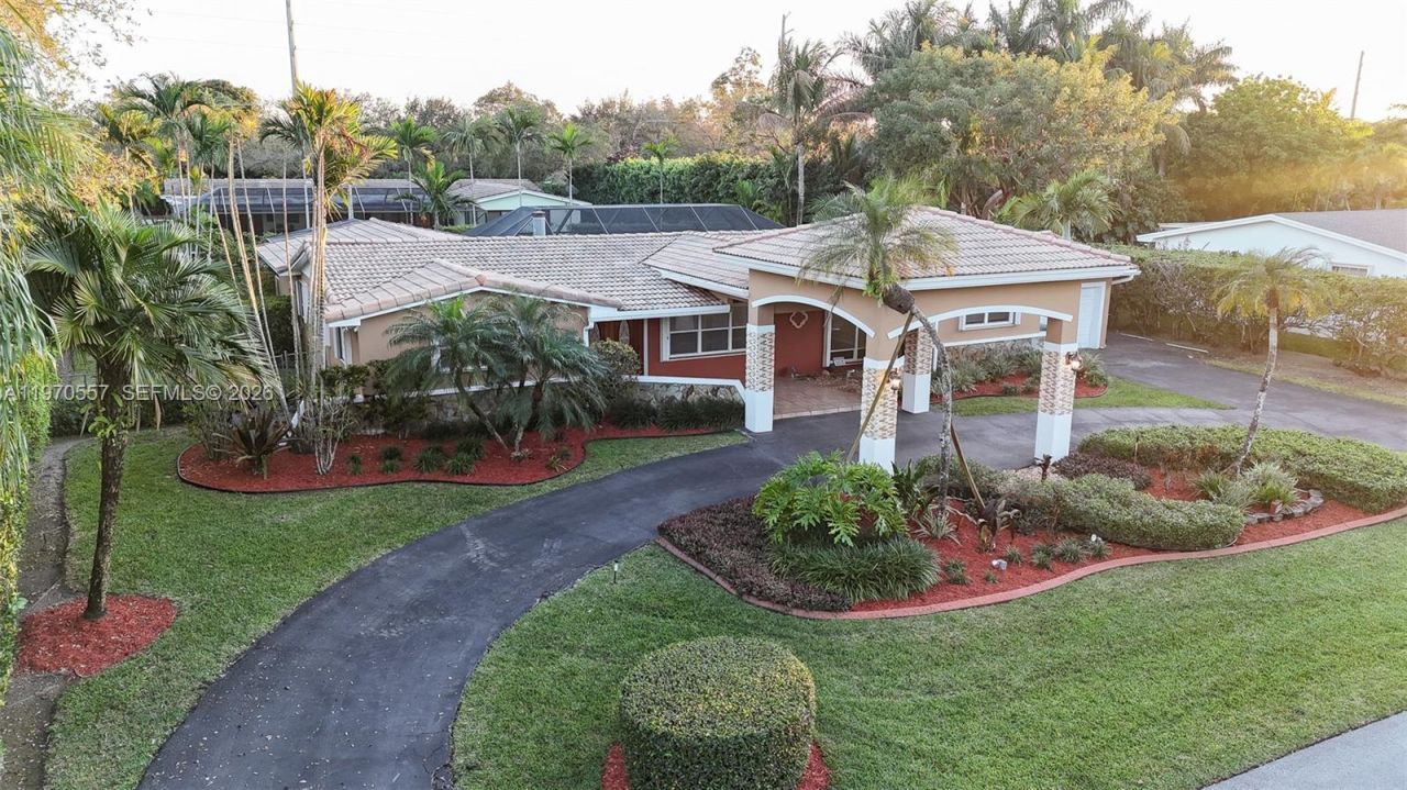 7900 SW 143rd St, Palmetto Bay, FL 33158 Main Photo