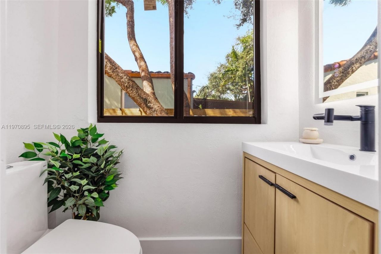 751 NE 80th St, Miami, FL 33138 Photo