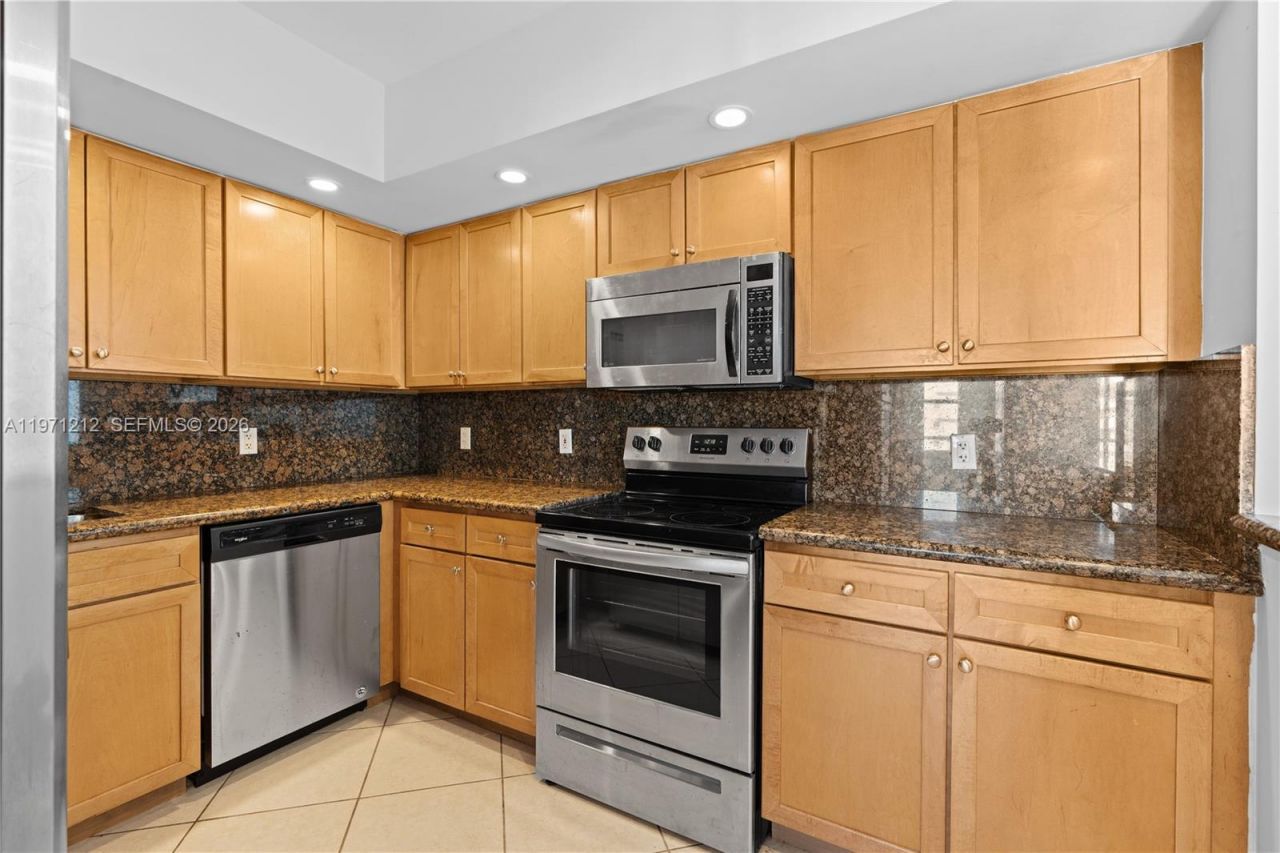 5600 Collins Ave, Unit 16Y, Miami Beach, FL 33140 Photo