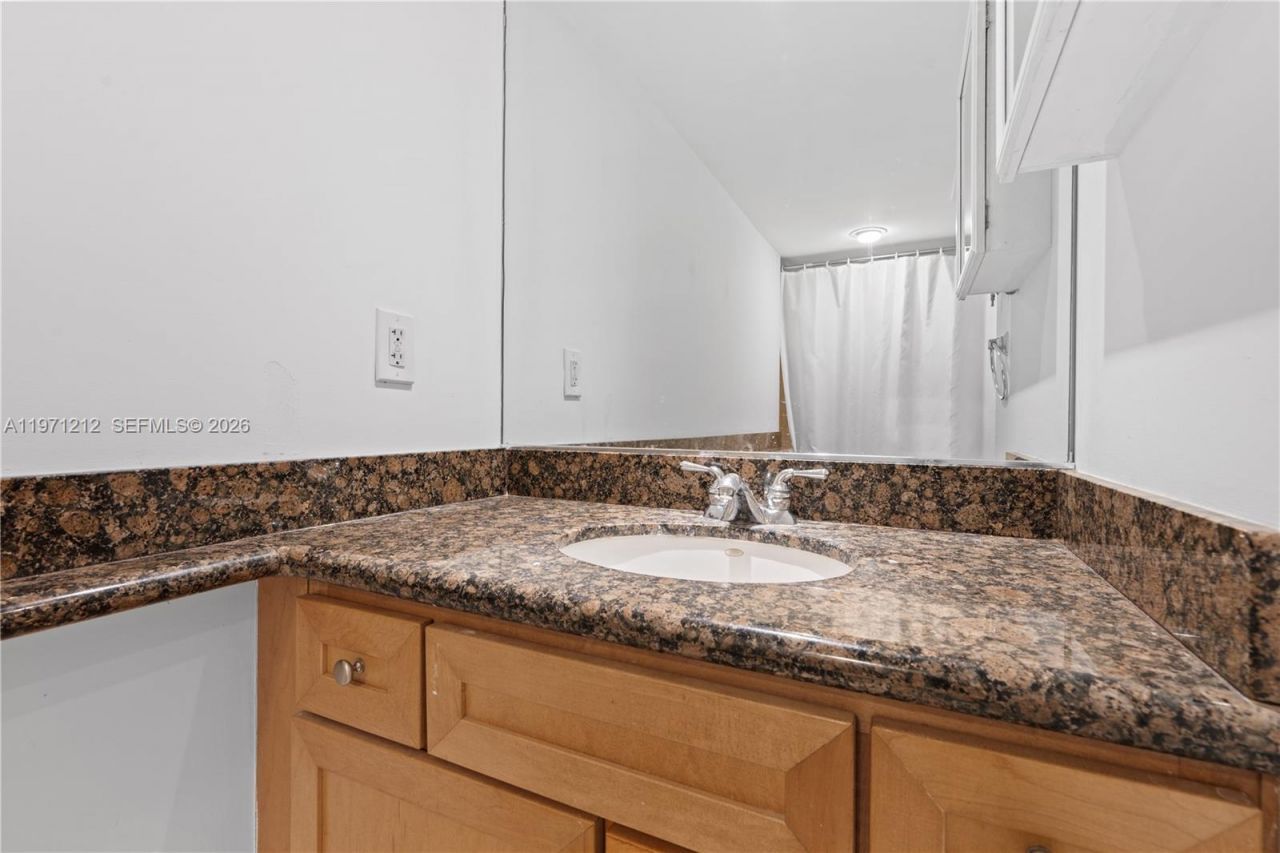 5600 Collins Ave, Unit 16Y, Miami Beach, FL 33140 Photo