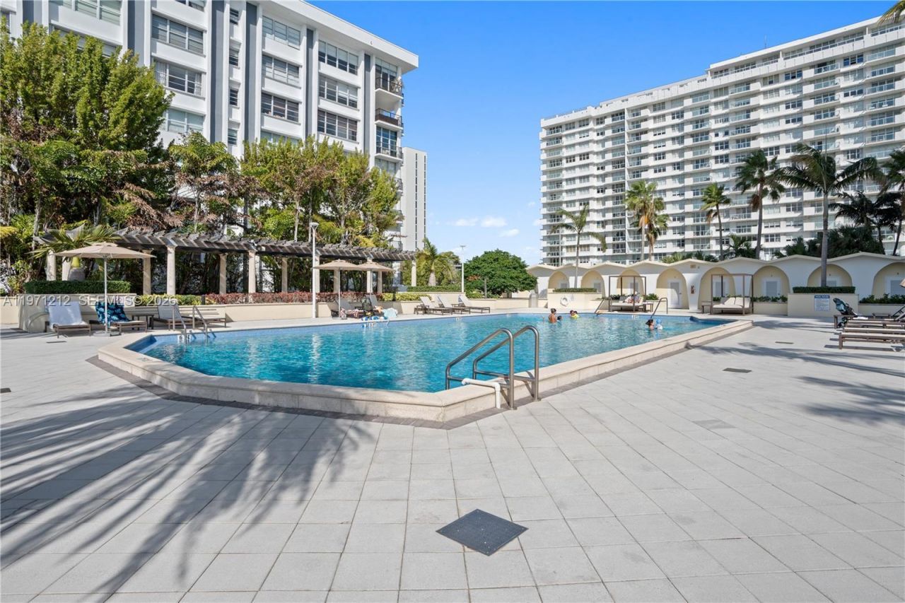 5600 Collins Ave, Unit 16Y, Miami Beach, FL 33140 Photo