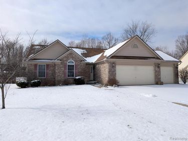 4090 Grand Oaks Trail, Burton, MI 48519