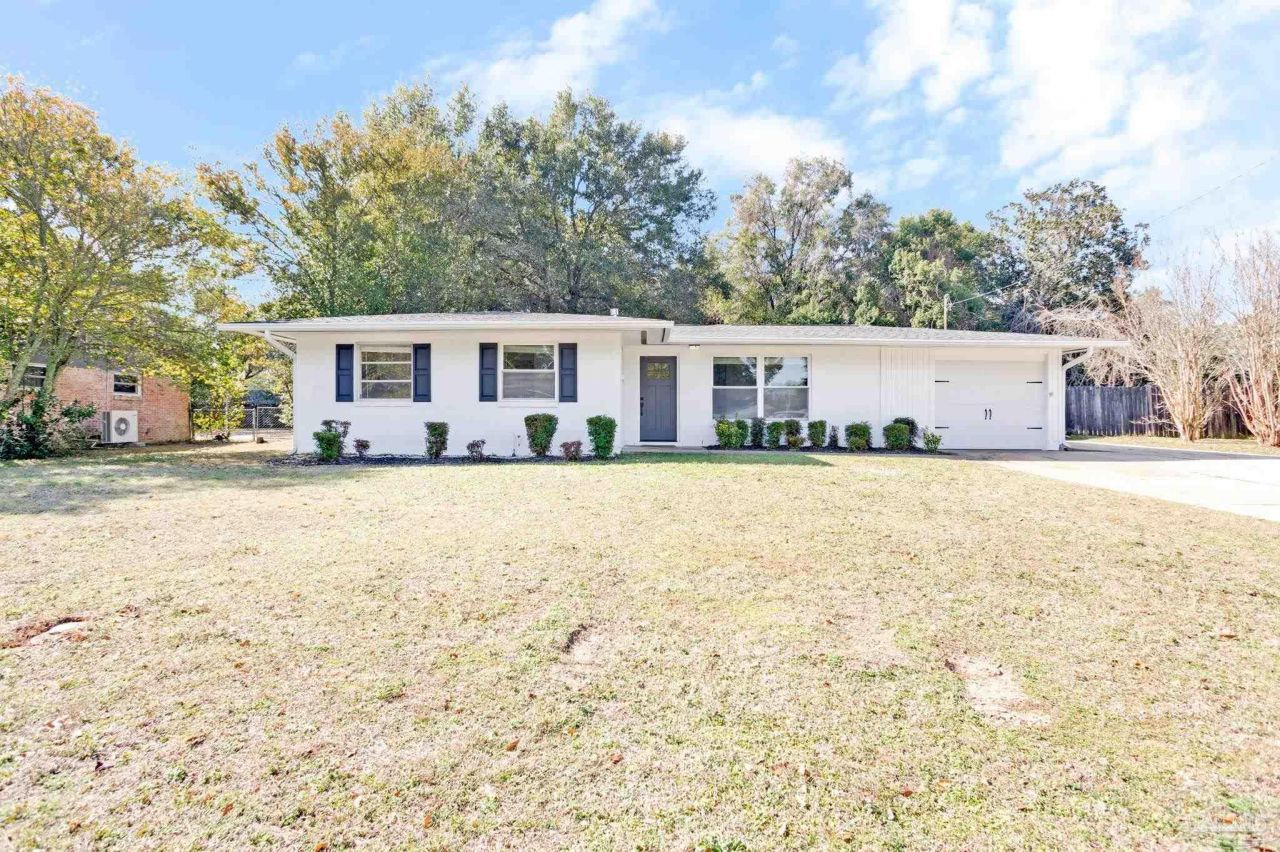 6021 Forest Glen Dr, Pensacola, FL 32504 Main Photo