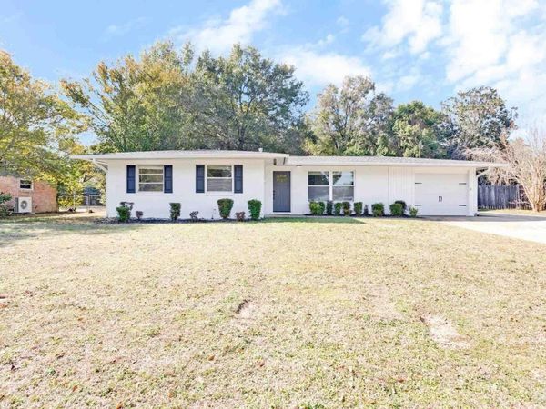 6021 Forest Glen Dr, Pensacola, FL 32504