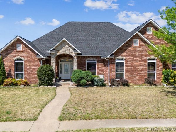 1215 Lyndsey Lane , Pryor, OK 74361