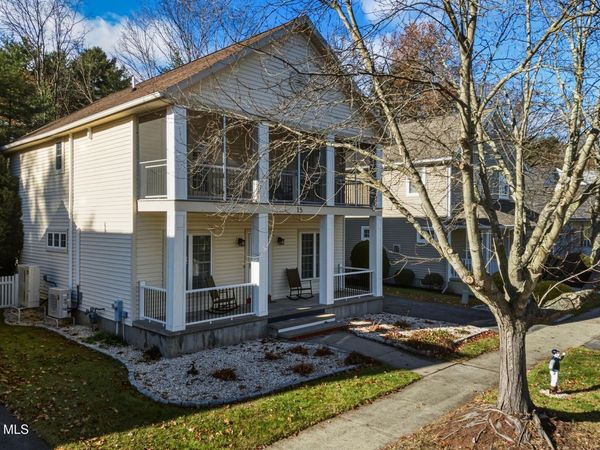 15 Thoroughbred Drive, Saratoga Springs, NY 12866