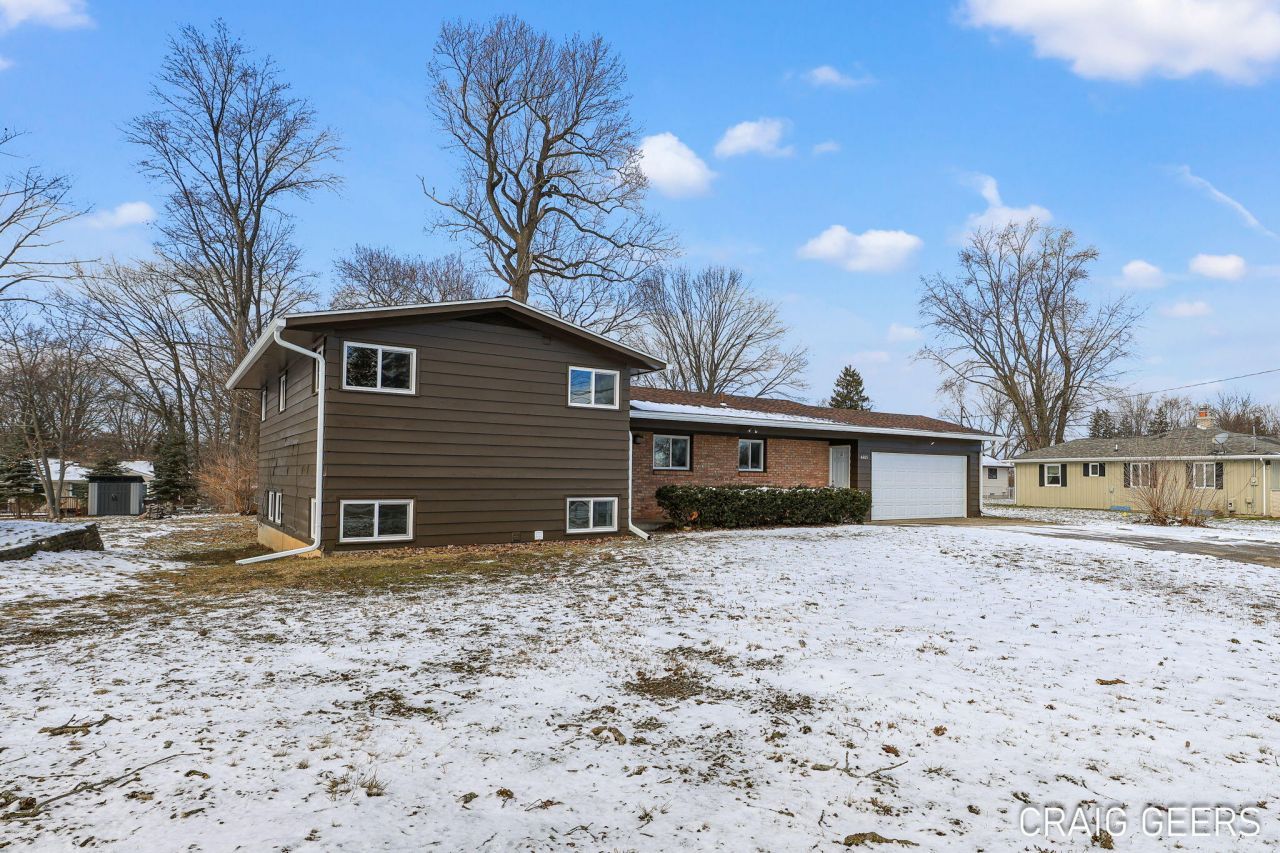 4605 Poinsettia Avenue Se, Kentwood, MI 49508 Main Photo