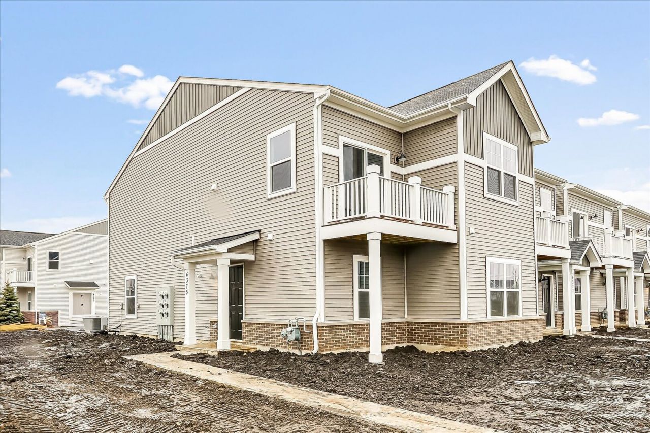 426 Comstock Road, South Elgin, IL 60177 Main Photo