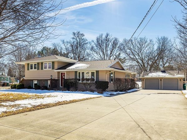 5224 NW 63rd Place, Johnston, IA 50131