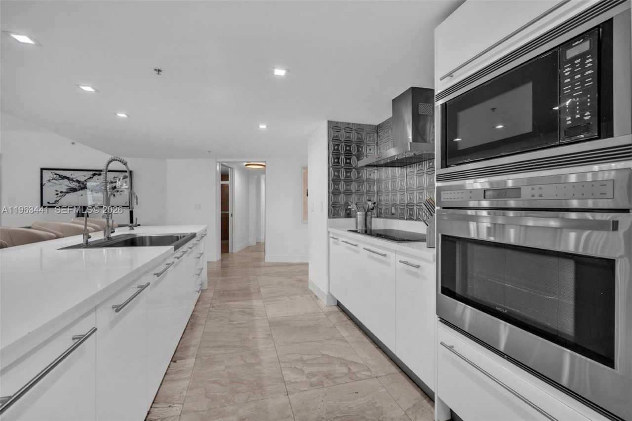 200 Sunny Isles Blvd, Unit TH-205, Sunny Isles Beach, FL 33160 Photo