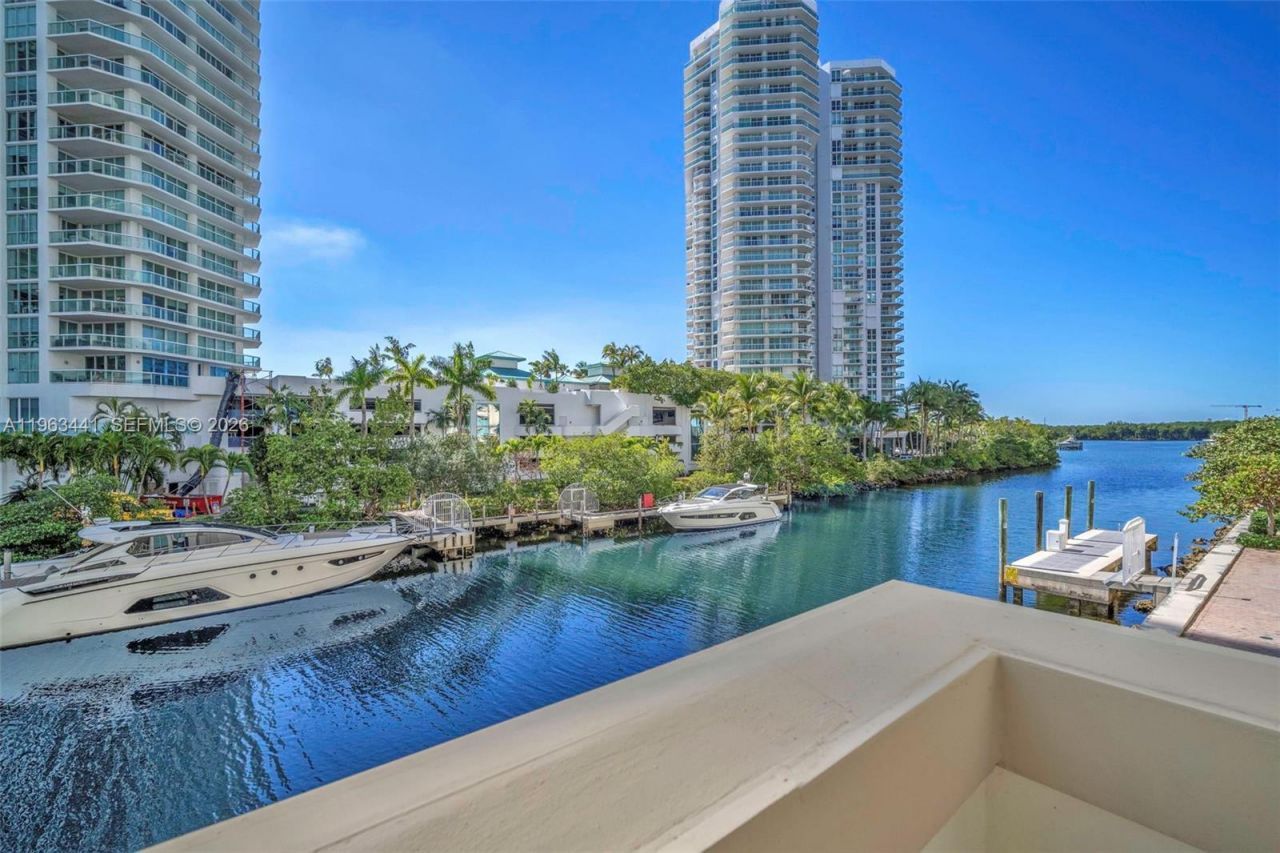 200 Sunny Isles Blvd, Unit TH-205, Sunny Isles Beach, FL 33160 Photo