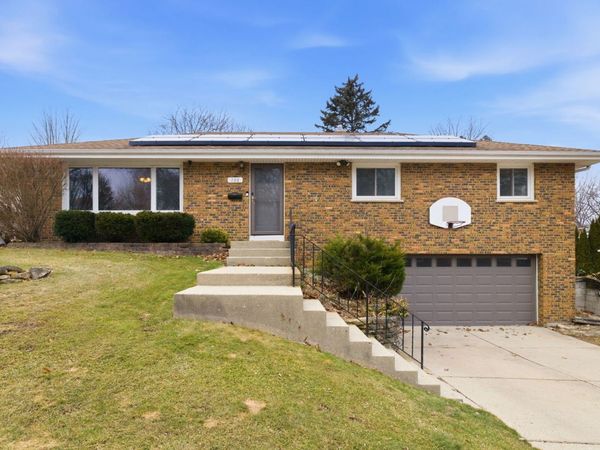 136 Mckinstry Drive, Elgin, IL 60123