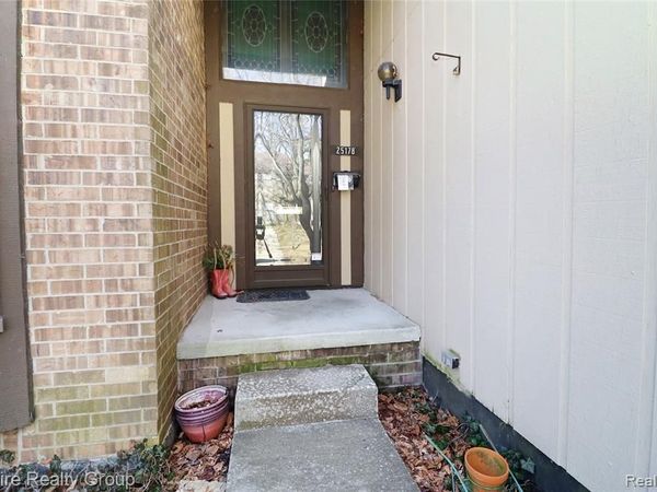 25178 Maplebrooke Drive, Southfield, MI 48033