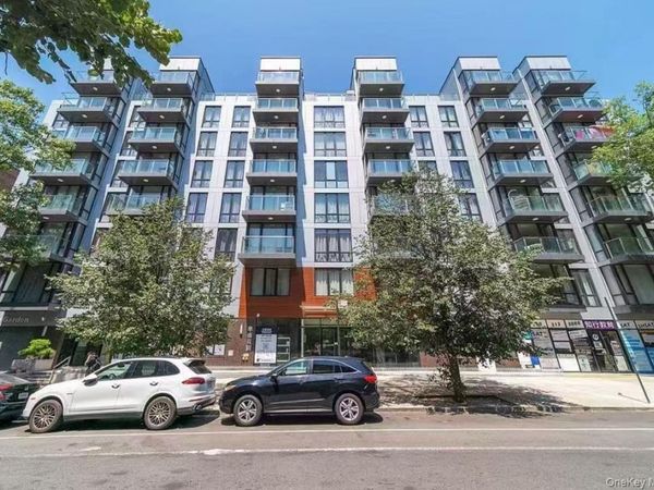 14427 Sanford Avenue, Unit 4L, Flushing, NY 11355