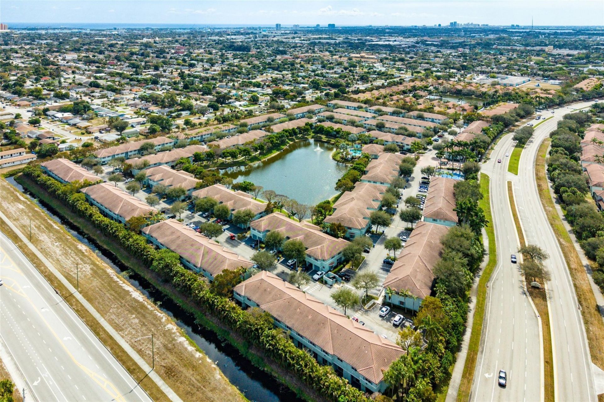 1992 Alamanda Way, Unit 1992, Riviera Beach, FL 33404 Photo