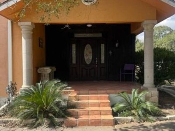 600 Pecan Ave, Luling, TX 78648