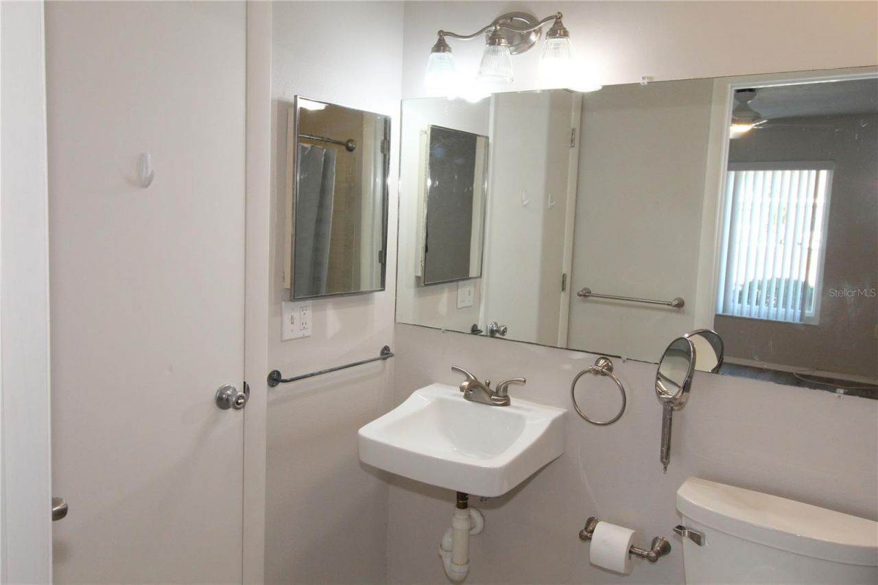 2628 Hidden Lake Drive N, Unit B, Sarasota, FL 34237 Photo