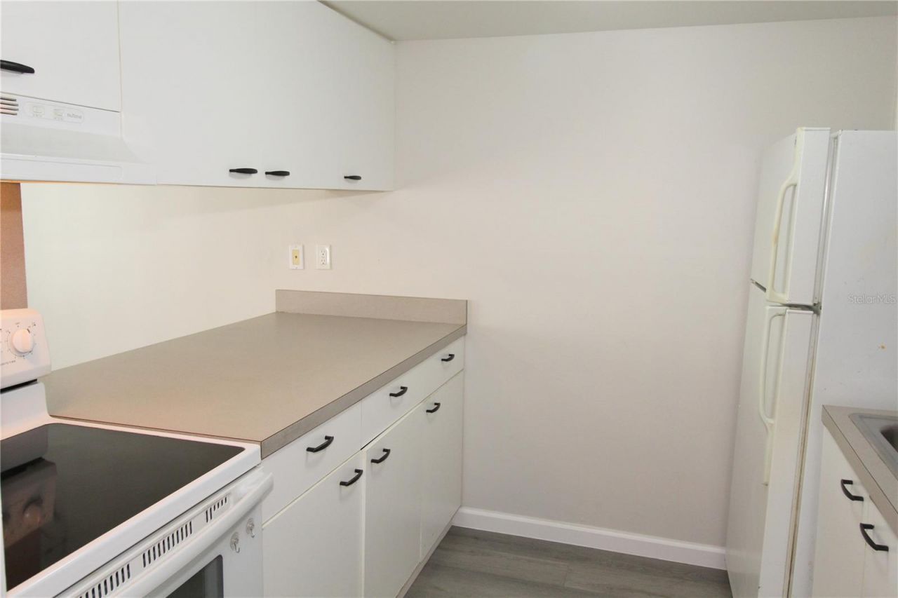 2628 Hidden Lake Drive N, Unit B, Sarasota, FL 34237 Photo