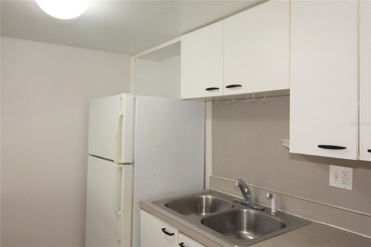 2628 Hidden Lake Drive N, Unit B, Sarasota, FL 34237 Photo